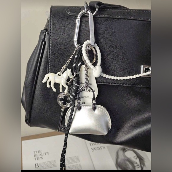 1pc Simple Silver Baby Keychain; 1pc Laser Small Horse Keychain Pendant Y2K - Picture 2 of 7